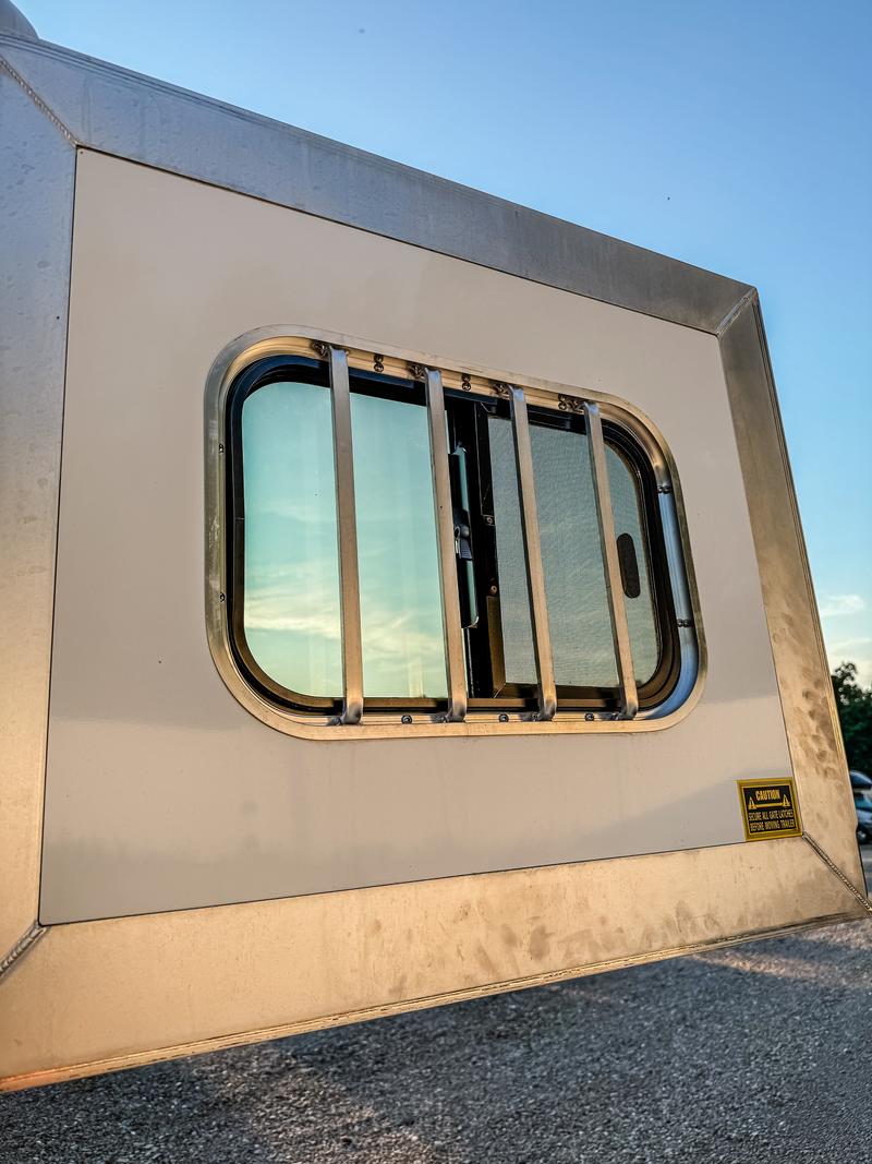 Rear sliding window with protective bars